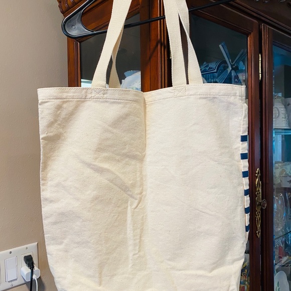 GAP Red, White, & Blue Tote NWOT EUC - Picture 2 of 8